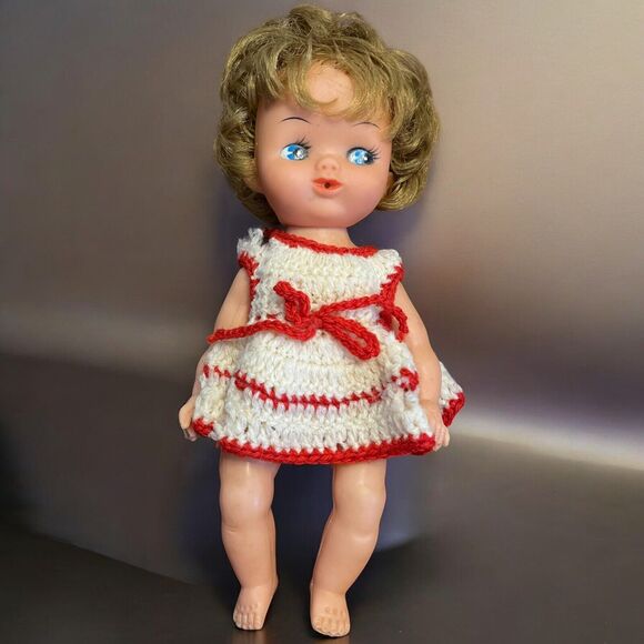 Vintage Retro Vinyl Head Plastic Body Crochet Outfit 1960s Babydoll TLC Side Eye - Picture 1 of 8